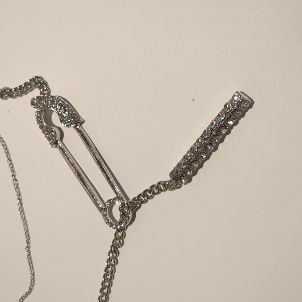 🟣Silver and Crystal Layered Necklaces with Intricate Charm - Picture 5 of 8